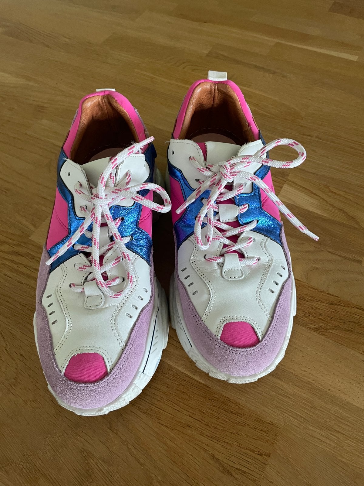 Sneakers dwars 39, Kleding | Dames, Schoenen, Ophalen of Verzenden, Zo goed als nieuw, Overige typen
