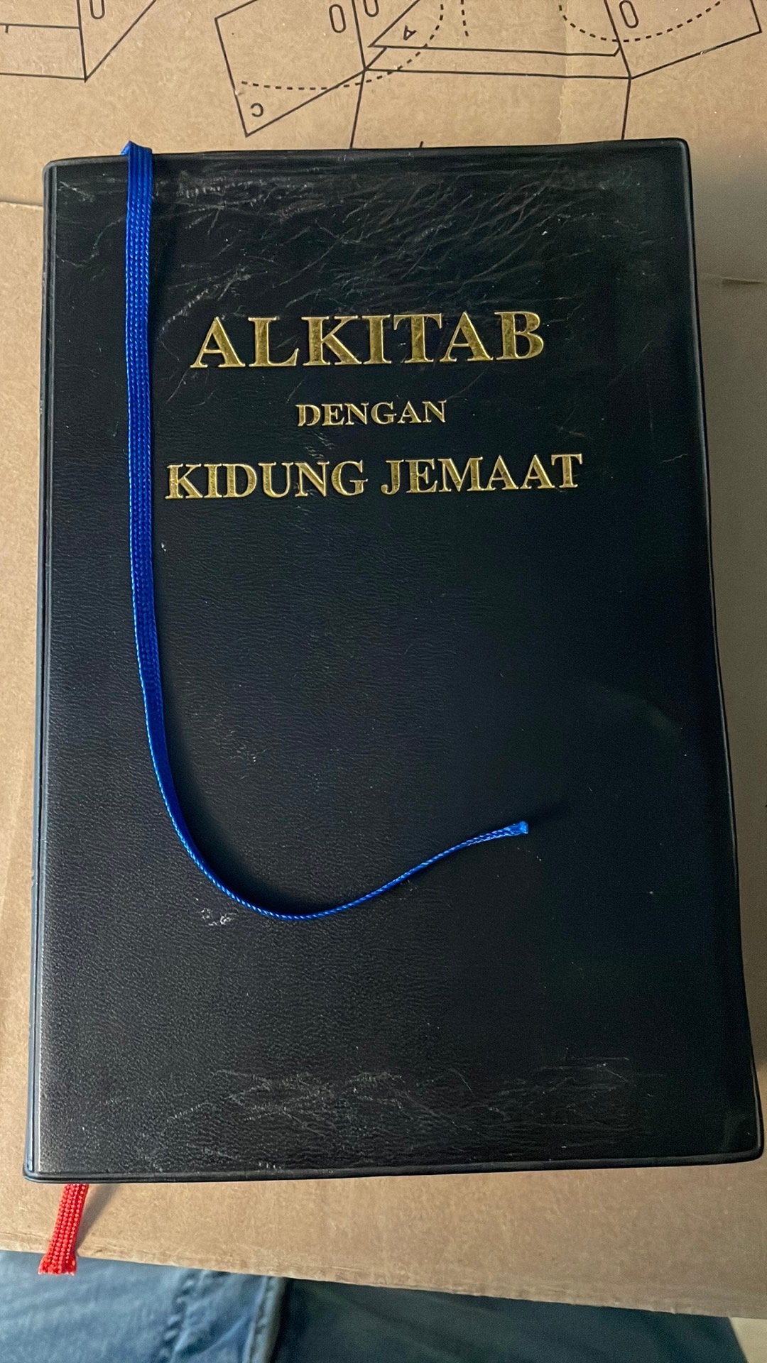 Indonesische Bijbel met liederen (Alkitab Kidung Jemaat), Ophalen