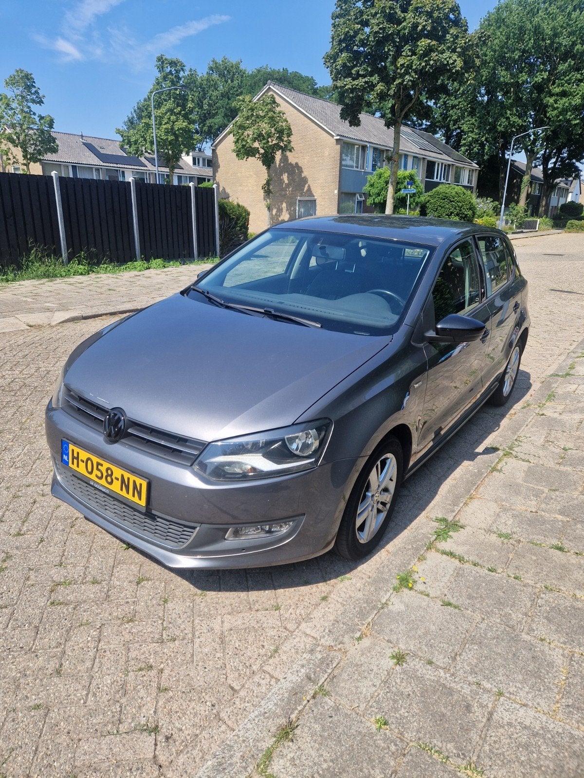 Volkswagen Polo 1.2 51KW 2012 Grijs, Auto's, Voorwielaandrijving, 967 kg, 40 €/maand, Handgeschakeld