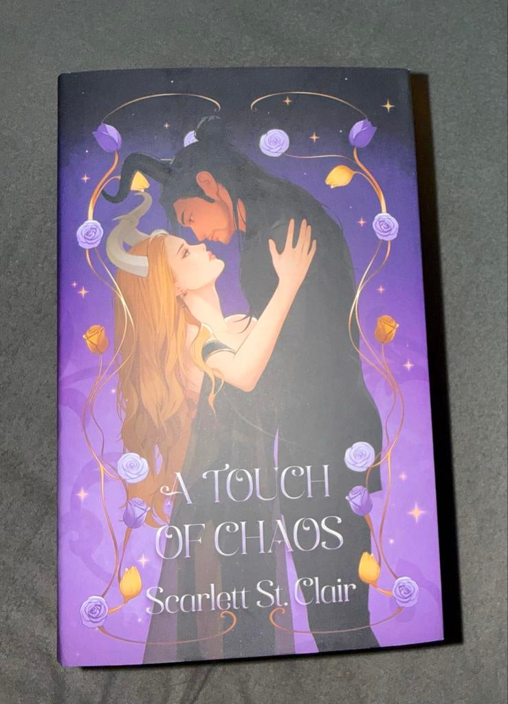 A Touch of Chaos - FairyLoot Exclusieve Editie, Ophalen of Verzenden, Zo goed als nieuw