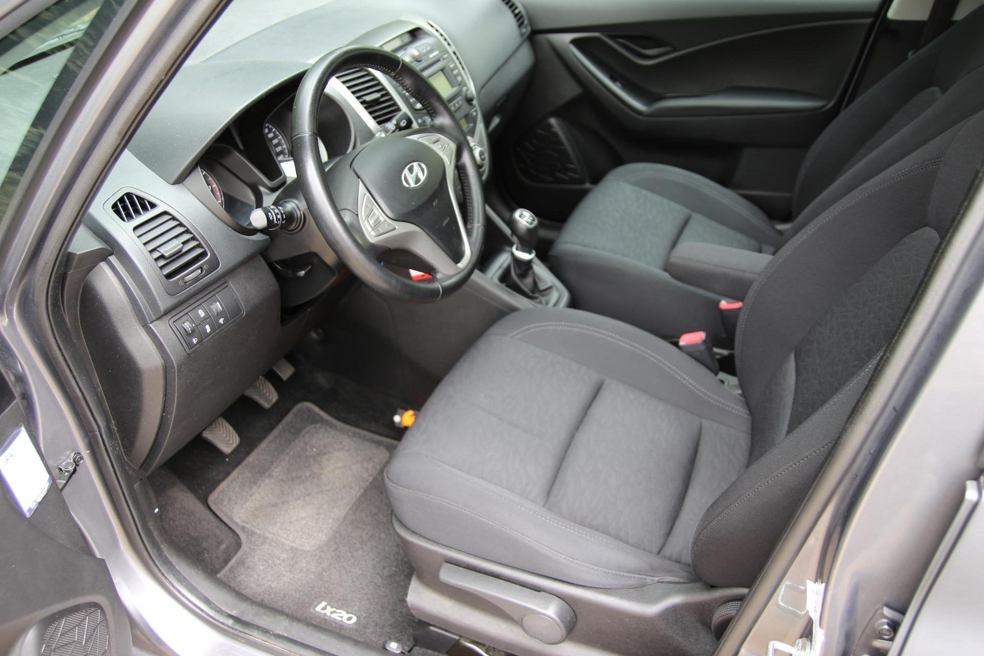 Hyundai ix20 1.4i 90pk i-Vision | NL-auto | 5 deuren | Clima, Auto's, Hyundai, Voorwielaandrijving, Stof, Gebruikt, Zwart