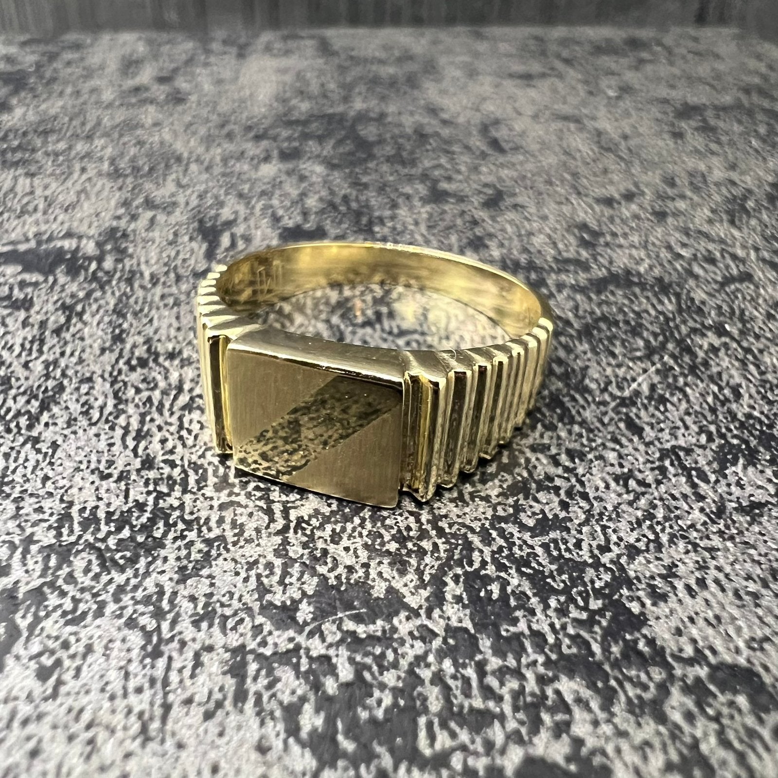 14k gouden ring zegelring nieuw, Ophalen of Verzenden, Zo goed als nieuw, Goud, Dame
