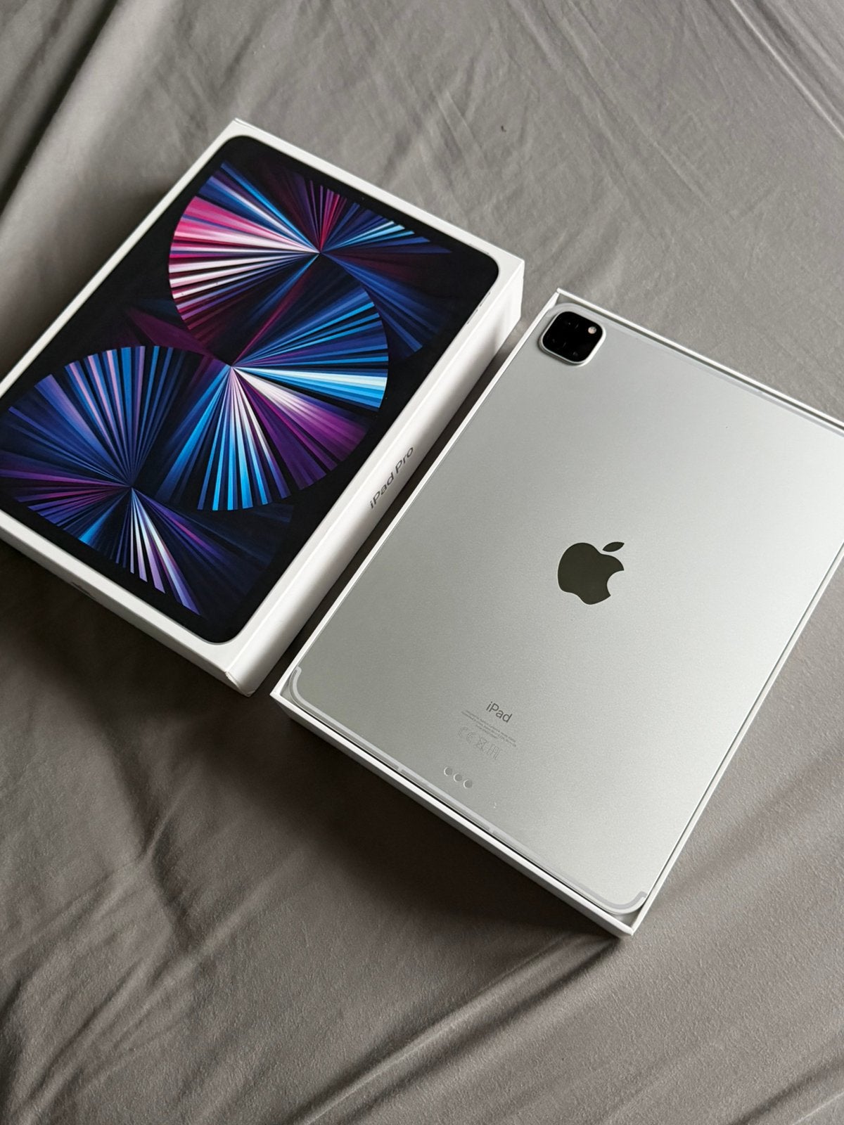 Foto 3 van Ipad pro M1 128GB cellular + pencil + case