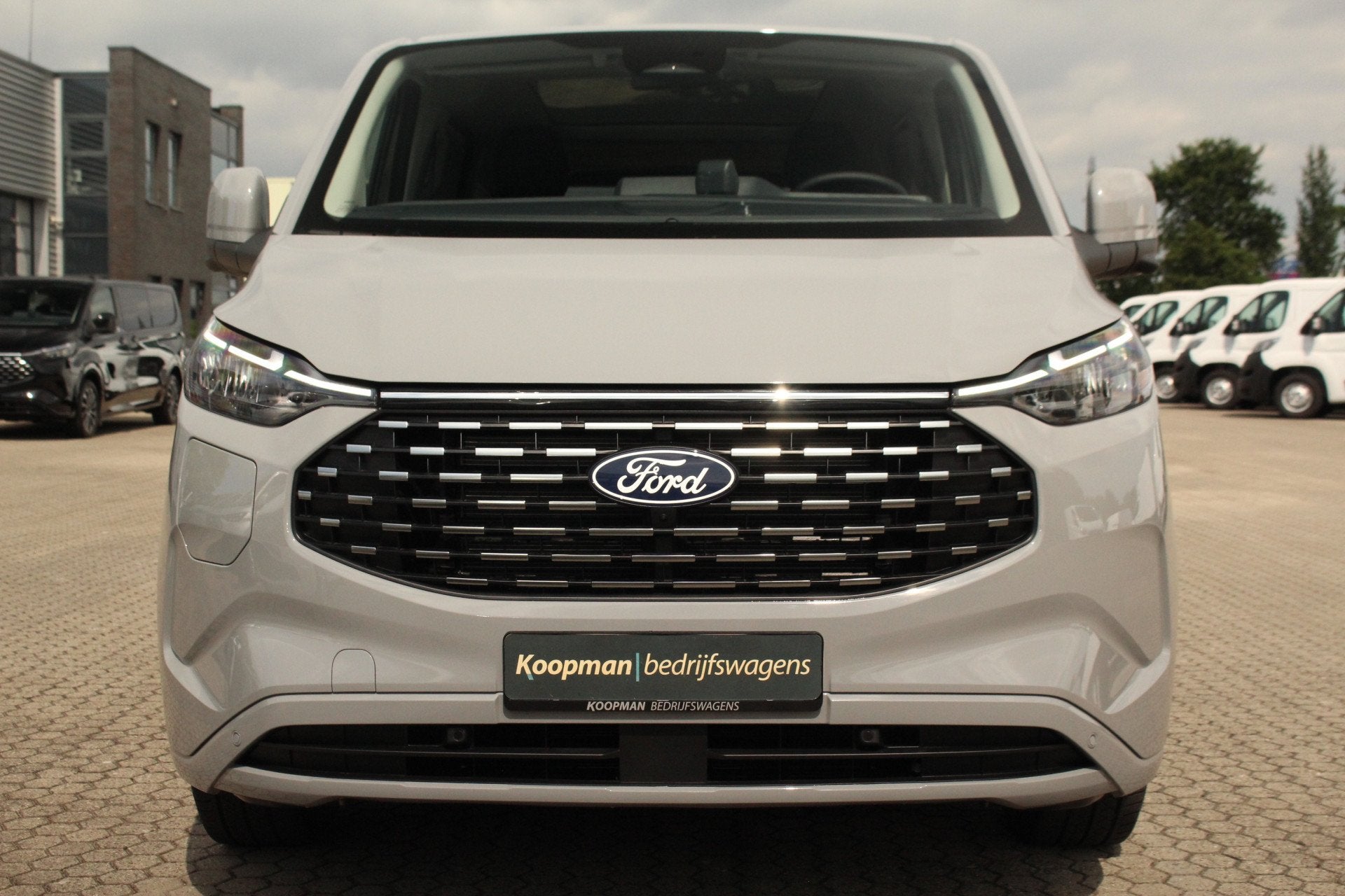 Ford Tourneo Custom 2.5 PHEV 233pk L2H1 Titanium X | Incl BP, Auto's, Ford, 1850 kg, Bedrijf, Nieuw, 2488 cc