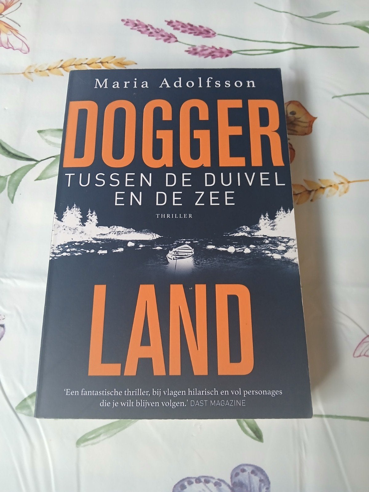 Doggerland: Tussen de Duivel en de Zee - Maria Adolfsson, Ophalen of Verzenden, Zo goed als nieuw, Maria Adolfsson, Scandinavië
