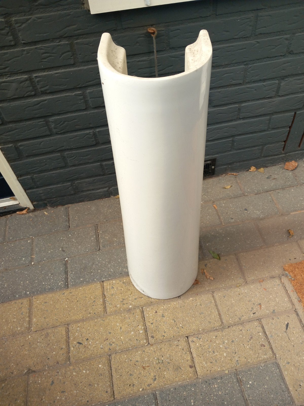 gratis .Witte keramische wastafelzuil, Ophalen, Gebruikt, Wastafel