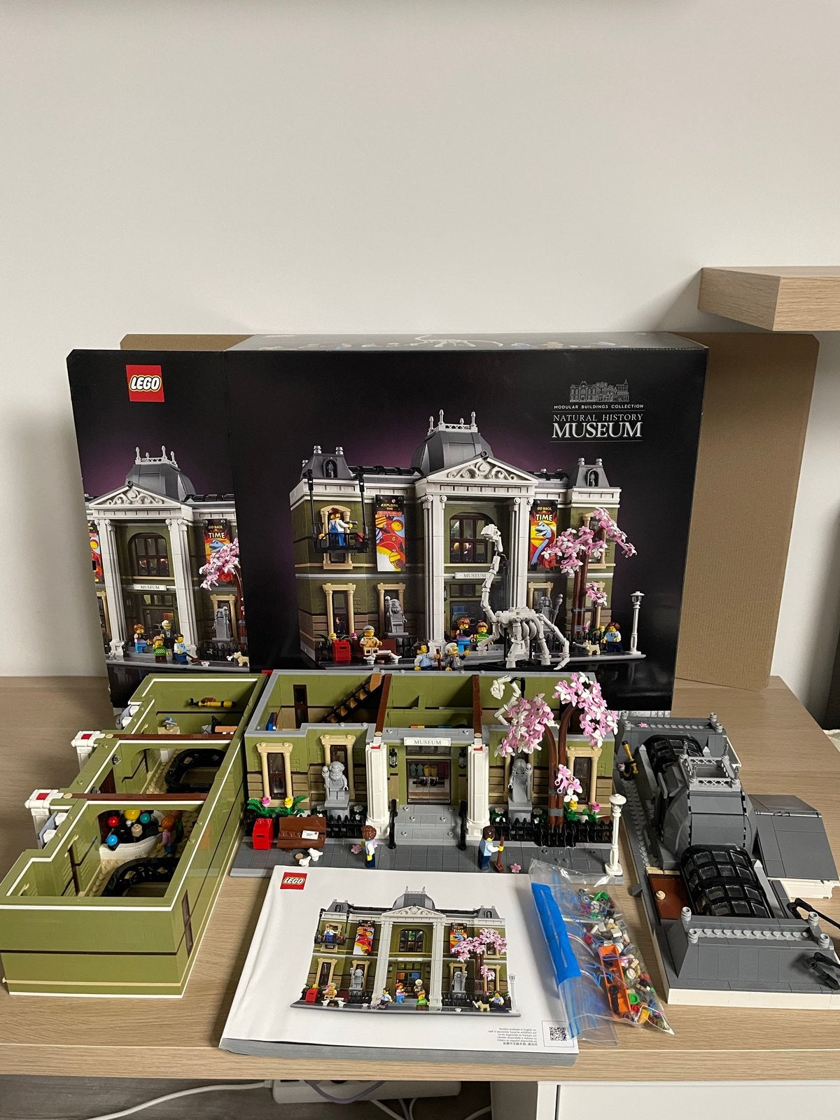 LEGO Natuurhistorisch Museum 10326 – compleet met doos, Ophalen, Lego, Zo goed als nieuw, Inclusief accessoires
