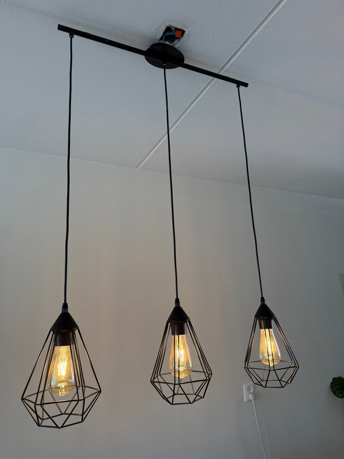 Zwarte hanglamp inclusief lichtbollen, Ophalen, E27 (groot), Zo goed als nieuw, Metaal