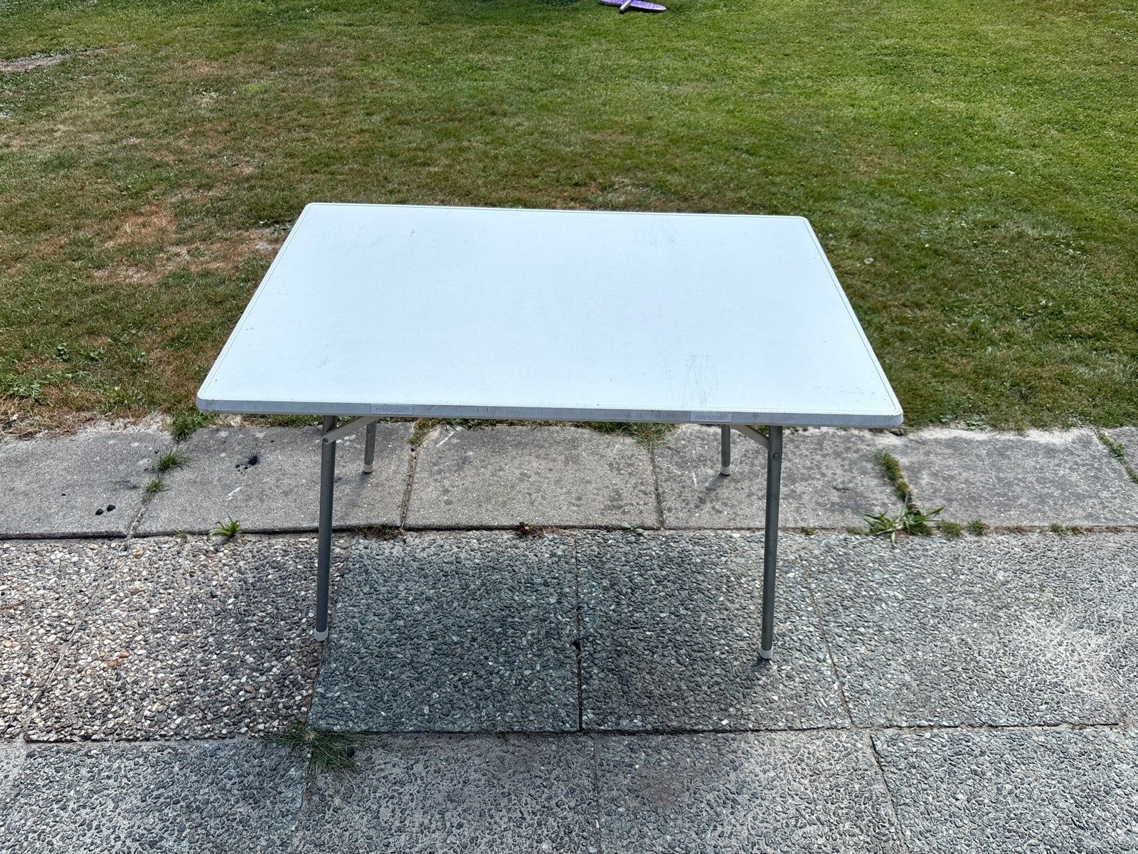 Opvouwbare campingtafel - Ideaal voor buiten en binnen, Huis en Inrichting, Tafels | Eettafels, Ophalen, Kunststof, Gebruikt, 100 tot 150 cm