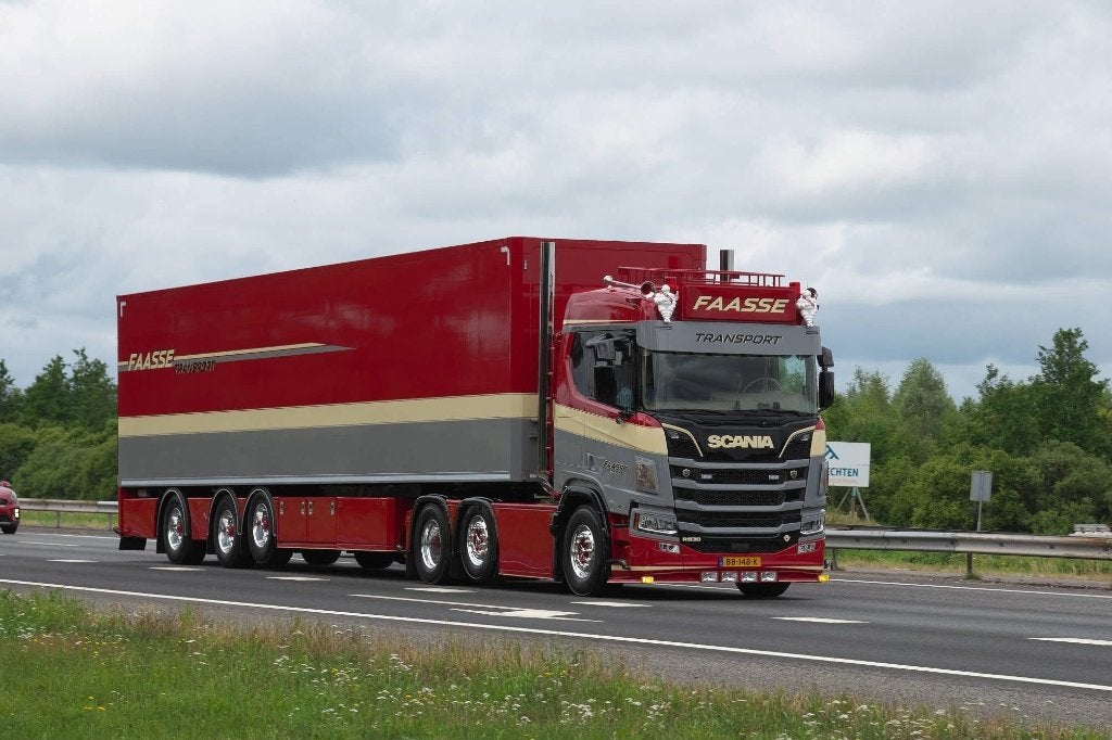 WSI SCANIA R 530 V8 CR20N MET KASTENOPLEGGER  FAASSE, Hobby en Vrije tijd, Ophalen of Verzenden, Nieuw, Bus of Vrachtwagen, Wsi