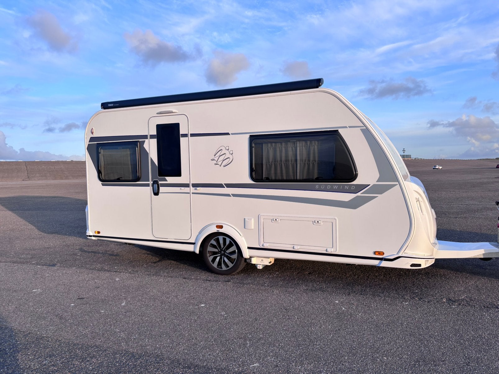 Knaus 450FU Airco/NieuwCassetteLuifel/Vol automatische mover, Rondzit, Koelkast, Bedrijf, Knaus