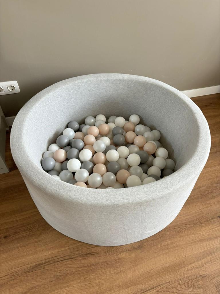 Mooie kinder ballenbak schoon en goed onderhouden, Ophalen, Zo goed als nieuw, Jongen of Meisje