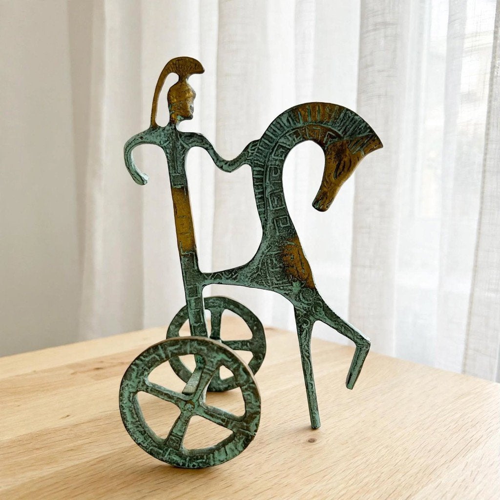 Vintage Grieks Bronzen Beeld Paard met Krijger op Wielen, Minder dan 20 cm, Ophalen of Verzenden, Gepatineerd, Beeld