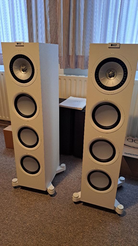 KEF Q750 Vloerstaande Luidsprekers wit – Topstaat, Zo goed als nieuw, 120 watt of meer, Front, Rear of Stereo speakers, Ophalen