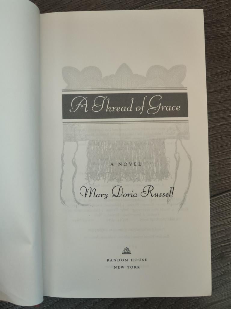 A Thread of Grace - Mary Doria Russell | WWII Historical Fic, Ophalen of Verzenden