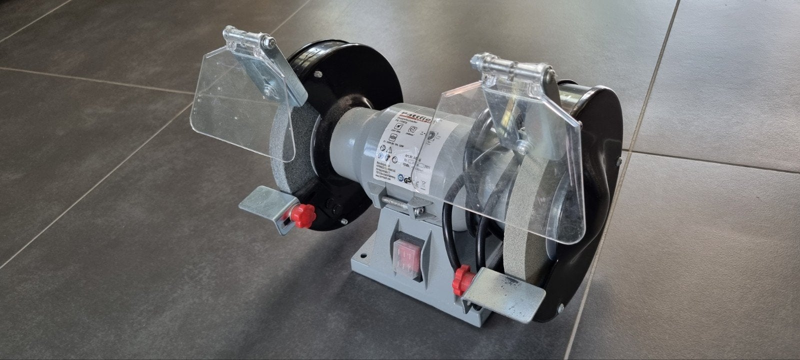 Pattfield PE-150DS Dubbele Slijpmachine - Zo goed als nieuw, Ophalen, Nieuw, Minder dan 700 watt, Werkbankslijpmachine