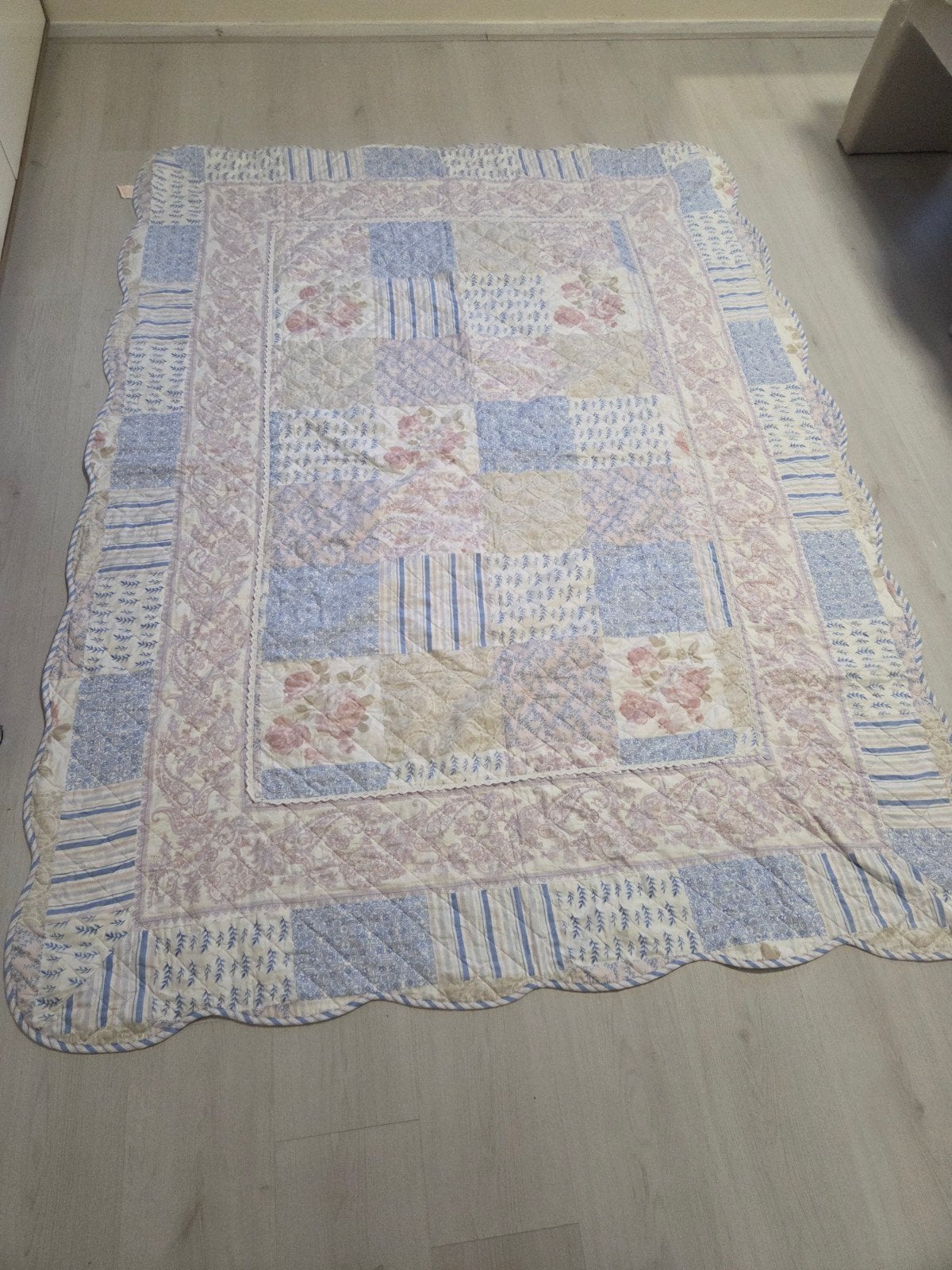 Dubbelzijdige bedsprei met motief (210x155), Huis en Inrichting, Slaapkamer | Beddengoed, Ophalen, Zo goed als nieuw, Polyester