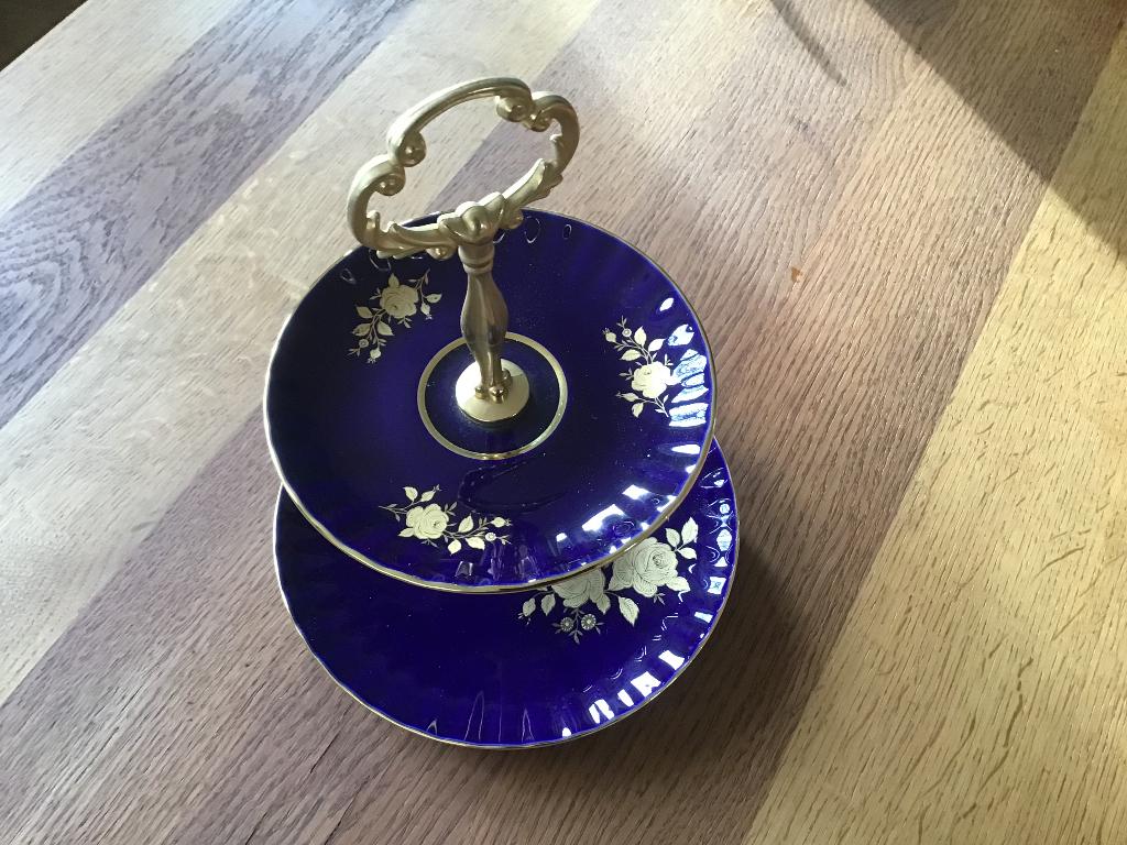 Etagere kobalt met goud Bavaria 2 laags, Antiek en Kunst, Antiek | Servies los, Ophalen of Verzenden
