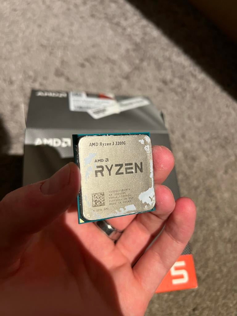 AMD Ryzen 3 3200G Processor met Wraith Stealth Koeler, Computers en Software, Ophalen, Gebruikt, 4-core, 3 tot 4 Ghz