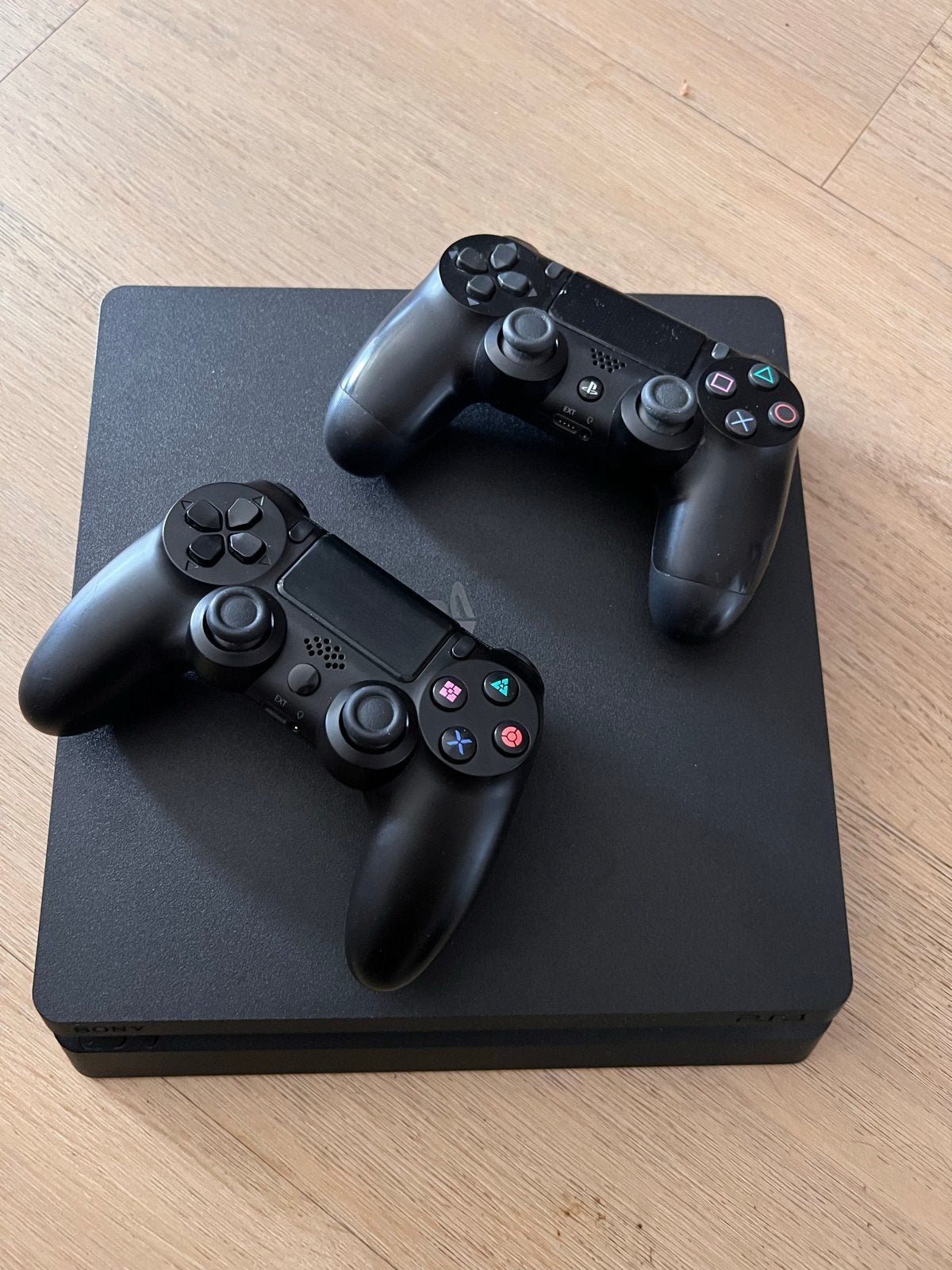 Sony PlayStation 4 Slim met 2 controllers, 500 GB, Met 2 controllers, Ophalen of Verzenden, Zo goed als nieuw