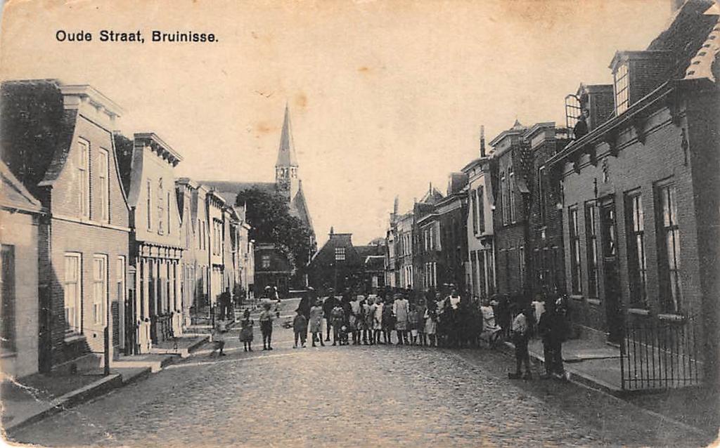 Bruinisse Oude Straat Schouwen-Duiveland kinderen, Ophalen of Verzenden, Voor 1920, Gelopen, Zeeland