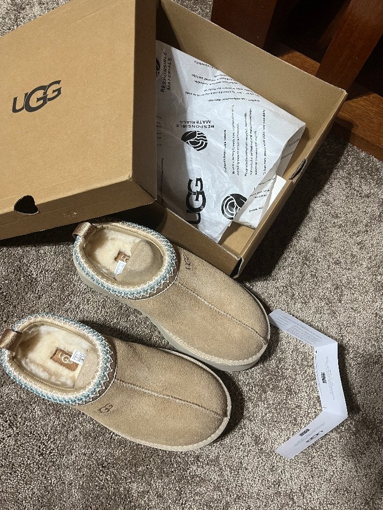 Nieuw Ugg schoenen dames 38 maat 40 uggs schoen, Beige, Nieuw, Ophalen of Verzenden, Sneakers of Gympen