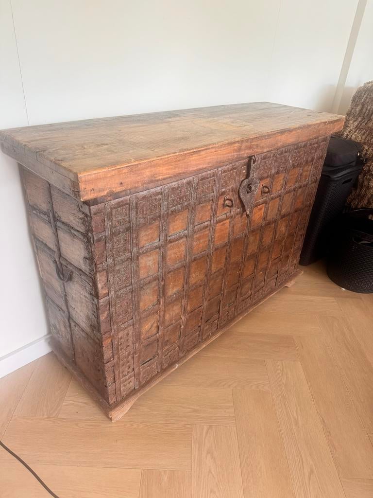 Antieke Houten Kist / Opbergkist oude india kast, Antiek en Kunst, Ophalen of Verzenden