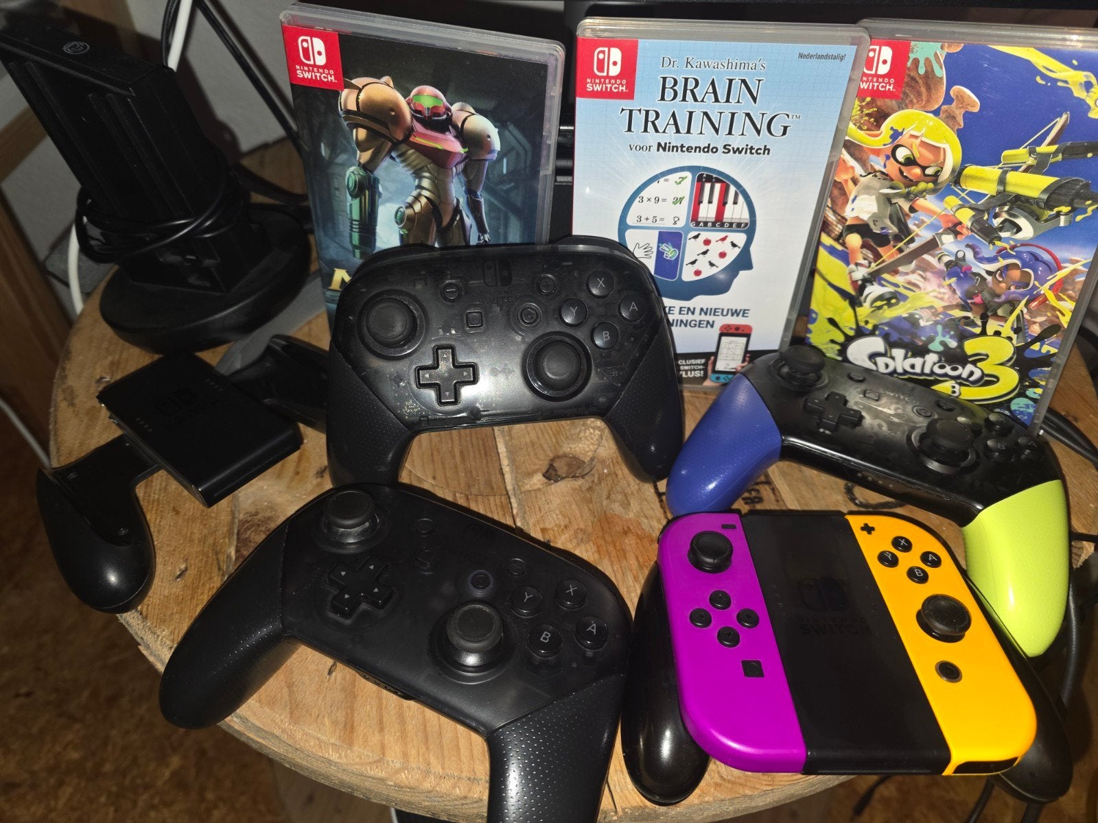 Nintendo Switch Dock Systeem/ Handheld met games en controll, Spelcomputers en Games, Ophalen, Switch Original, Met 3 controllers of meer