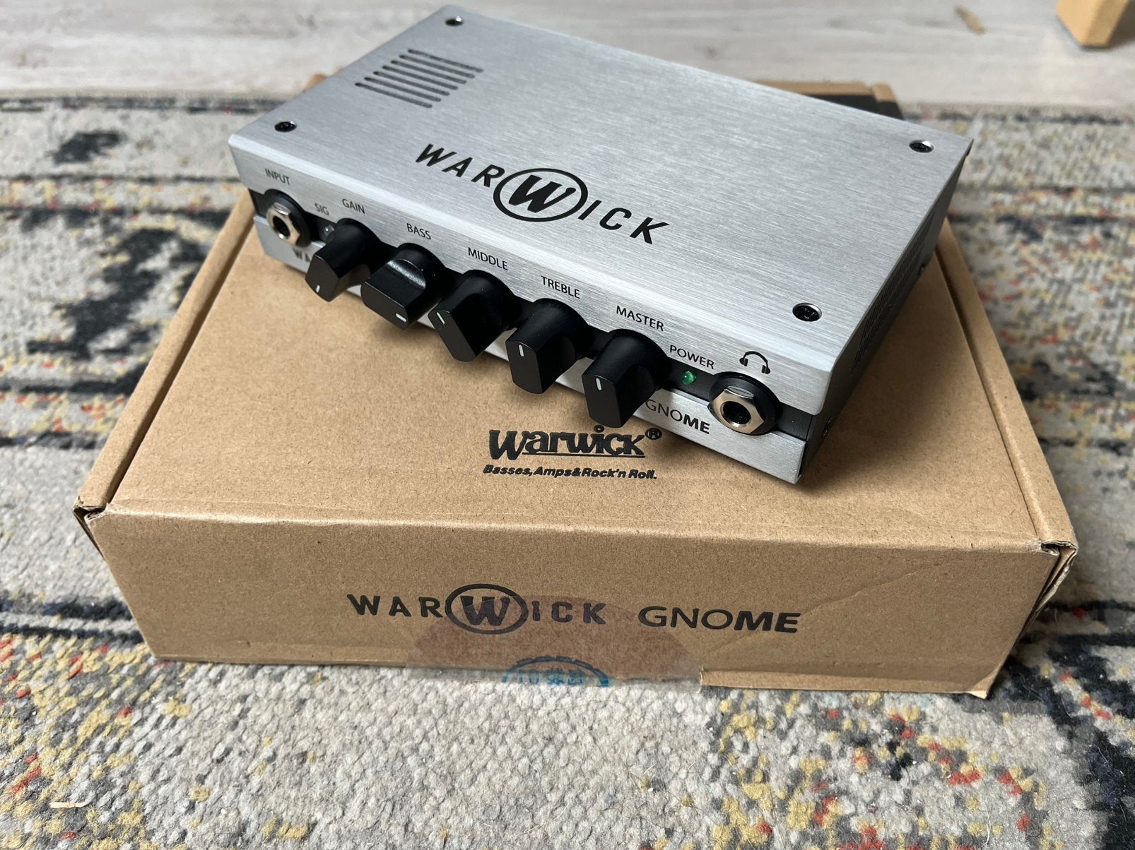 Warwick Gnome bas versterker, Muziek en Instrumenten, Ophalen of Verzenden, Zo goed als nieuw, 100 watt of meer