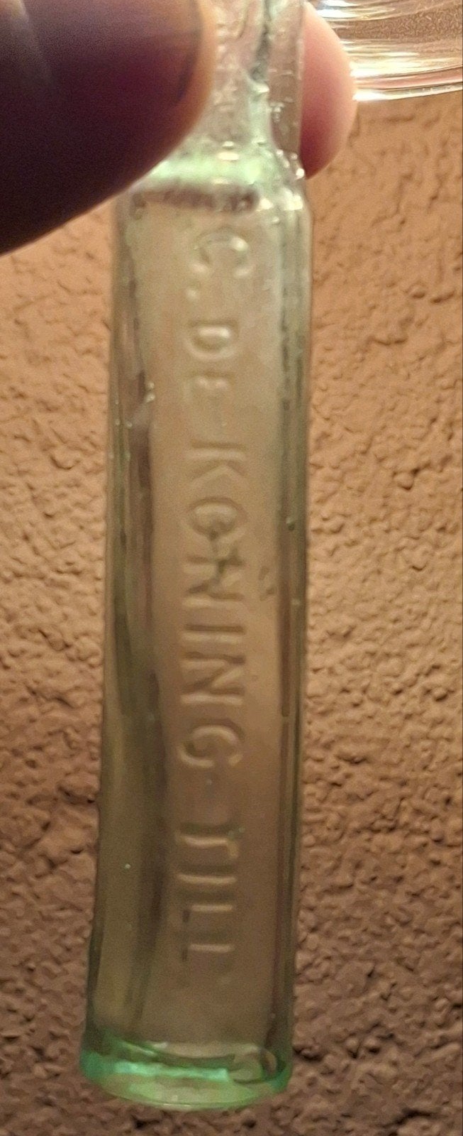 Antieke glazen fles "C. DE KONING TILLY" Haarlemmer Olie, Ophalen of Verzenden