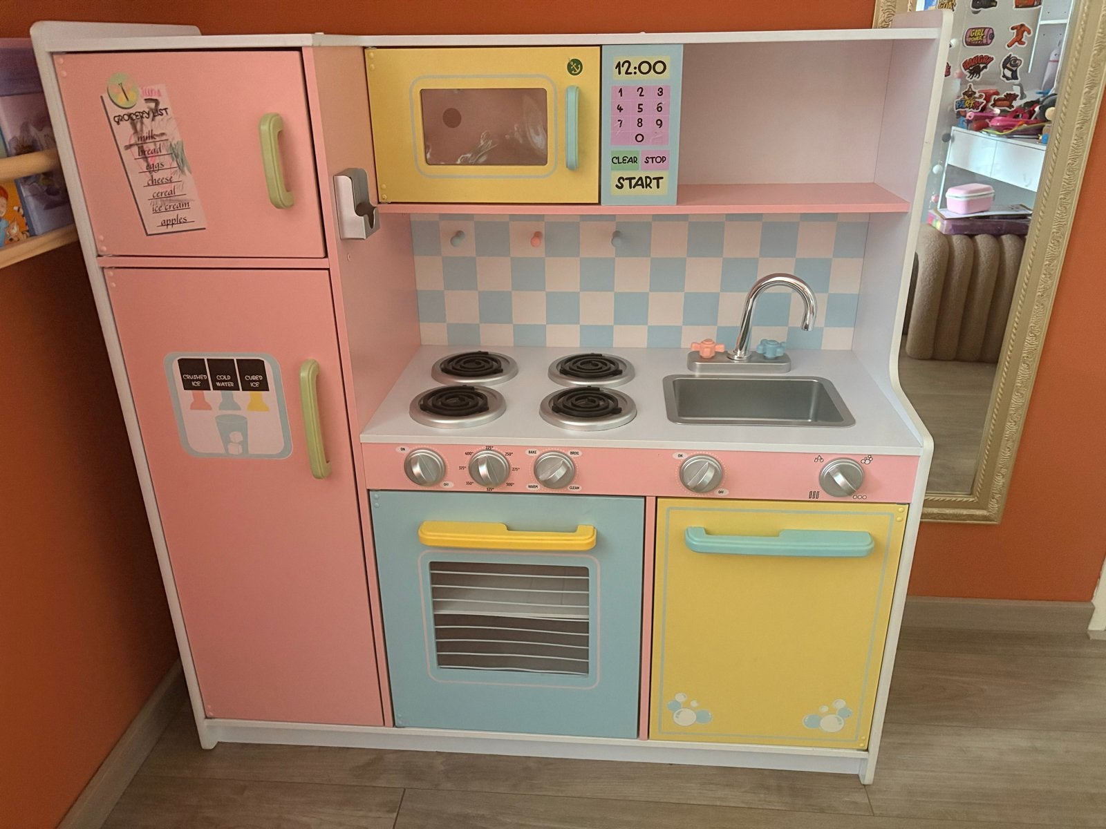 Grote houten speelkeuken met koelkast en magnetron, Ophalen, Gebruikt, Hout, Speelkeuken