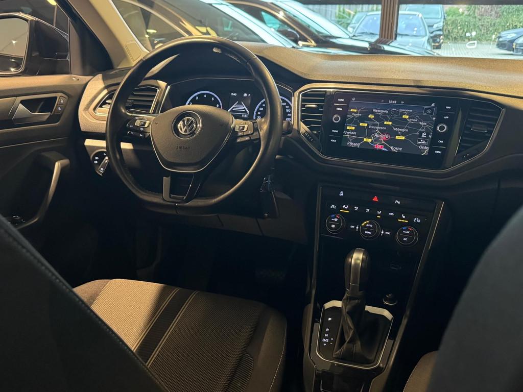 Volkswagen T-Roc 1.5 TSI Sport 150 PK |PANO|ACC|LANEASS.|STU, Stof, 4 cilinders, Zwart, Bedrijf