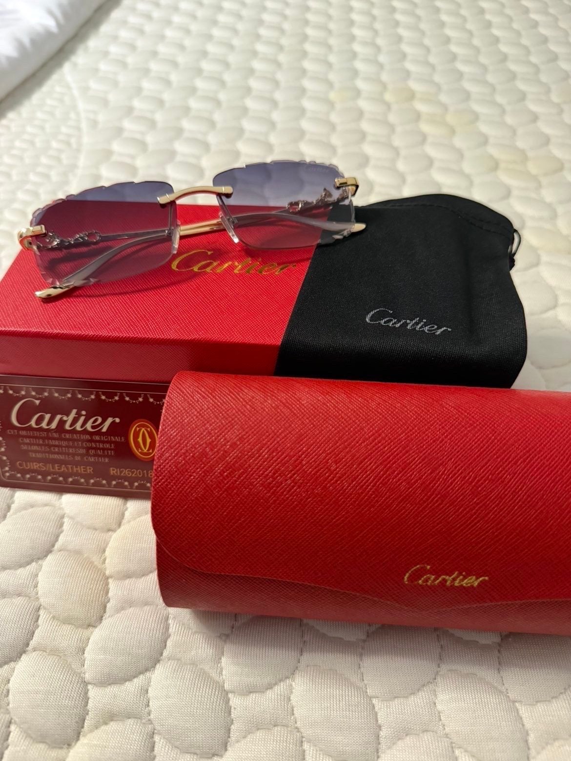 Cartier Zonnebril met Gouden Details en Originele Doos, Ophalen of Verzenden, Zo goed als nieuw, Zonnebril, Overige merken