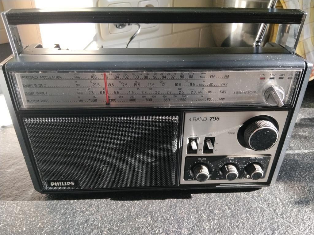 Vintage Philips 4 Band 795 Radio - Volumeknop kraakt, Audio, Tv en Foto, Radio's, Ophalen of Verzenden