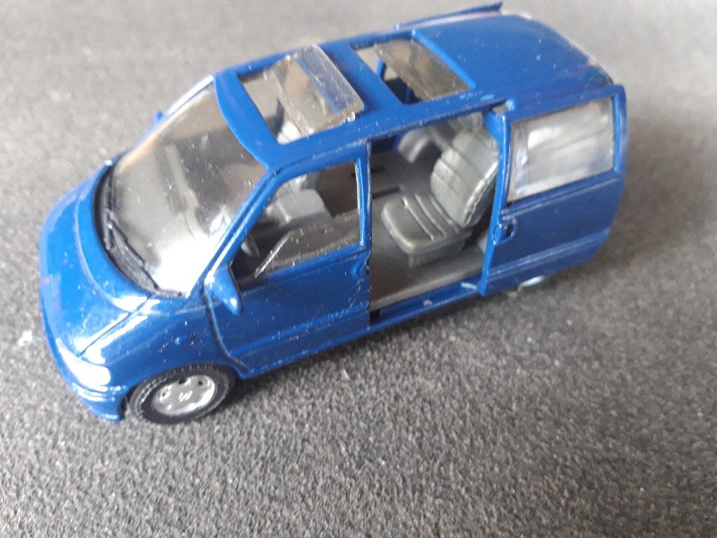 Nissan Serena donkerblauw - AHC models 1:43, Hobby en Vrije tijd, Modelauto's | 1:43, Ophalen of Verzenden, Zo goed als nieuw