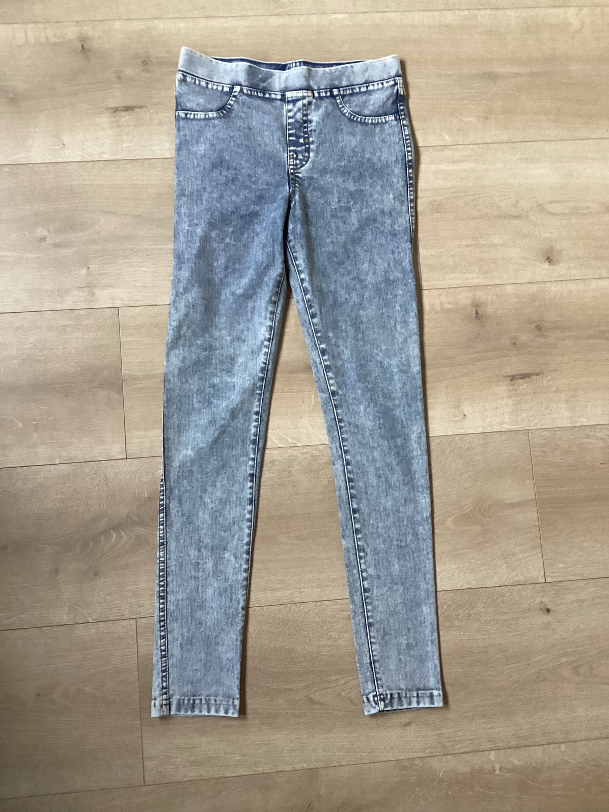 Spijkerbroek tregging H&M maat 146 Nieuwstaat, Ophalen of Verzenden, Zo goed als nieuw, Meisje, Broek