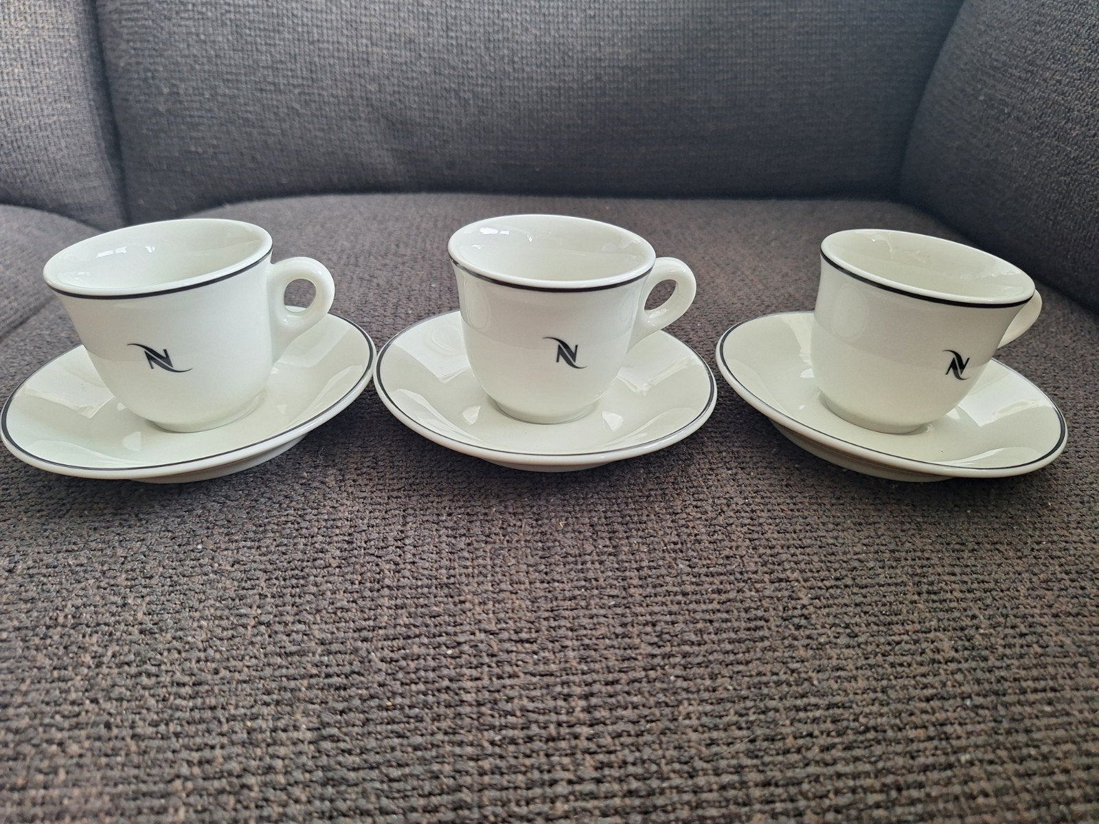NESPRESSO espresso kopjes,  3 sets, zwarte strip, Overige materialen, Overige merken, Ophalen of Verzenden, Zo goed als nieuw