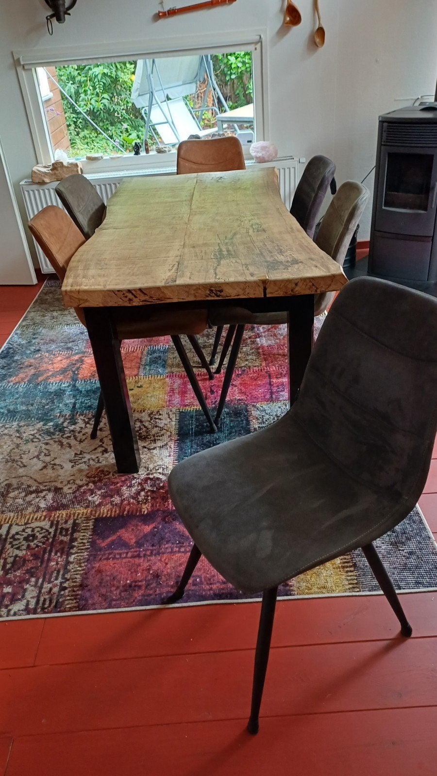 Foto 2 van Robuuste eethoek met tafel en 6 stoelen in 3 kleuren