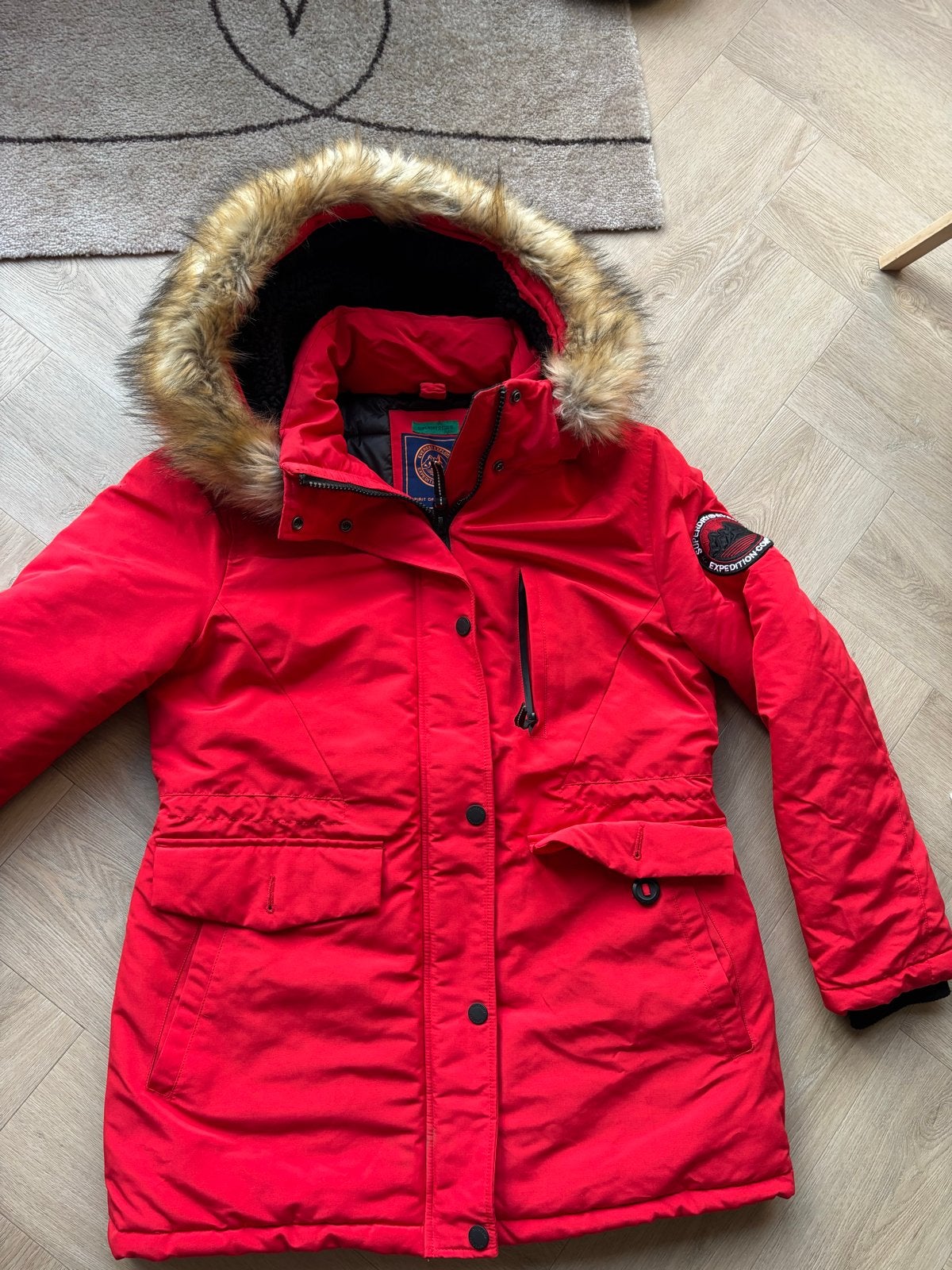Superdry Everest Expedition Company Winterjas Rood, Kleding | Dames, Ophalen of Verzenden, Zo goed als nieuw, Maat 42/44 (L), Rood