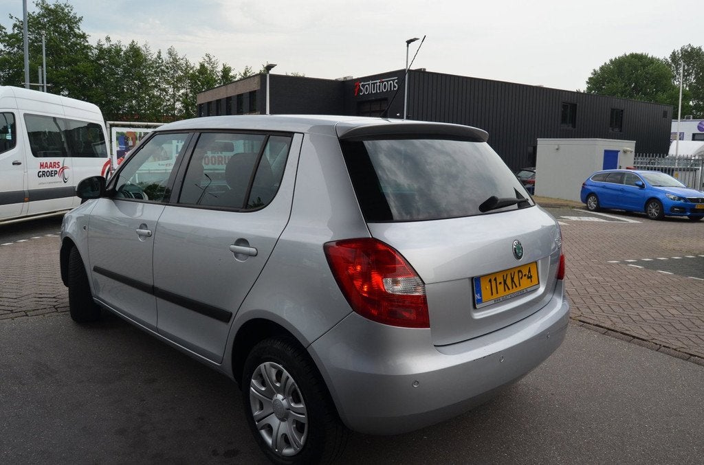 Skoda Fabia 1.2-12V Tour|airco| ecc|radio|nap|, Auto's, Skoda, Stof, Zwart, 1198 cc, Bedrijf
