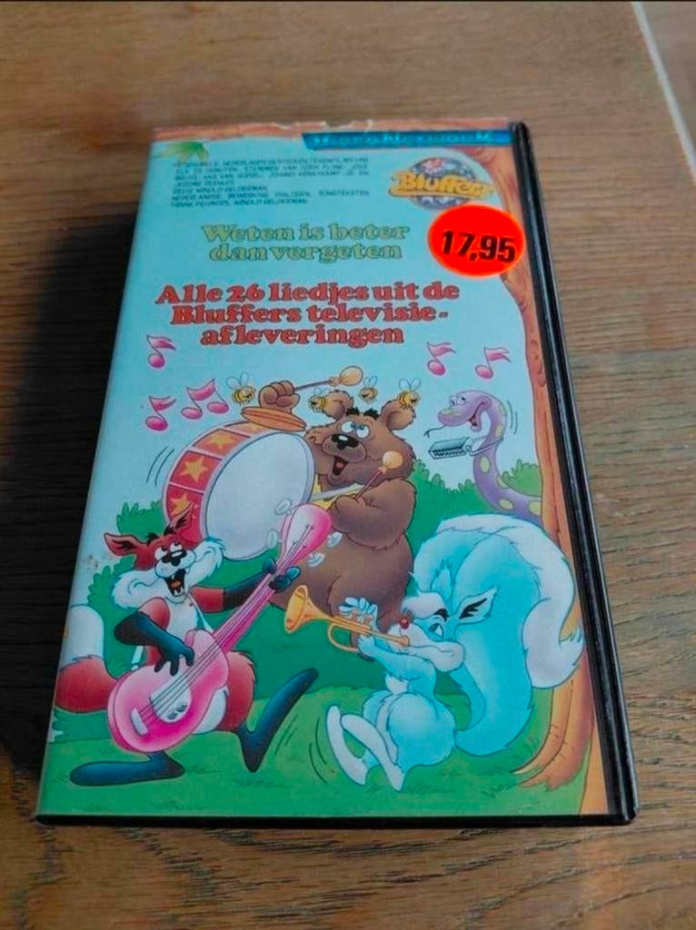 Alle 26 liedjes uit de Bluffers televisie afleveringen. Vhs, Cd's en Dvd's, Alle leeftijden, Ophalen of Verzenden, Gebruikt, Tekenfilms en Animatie