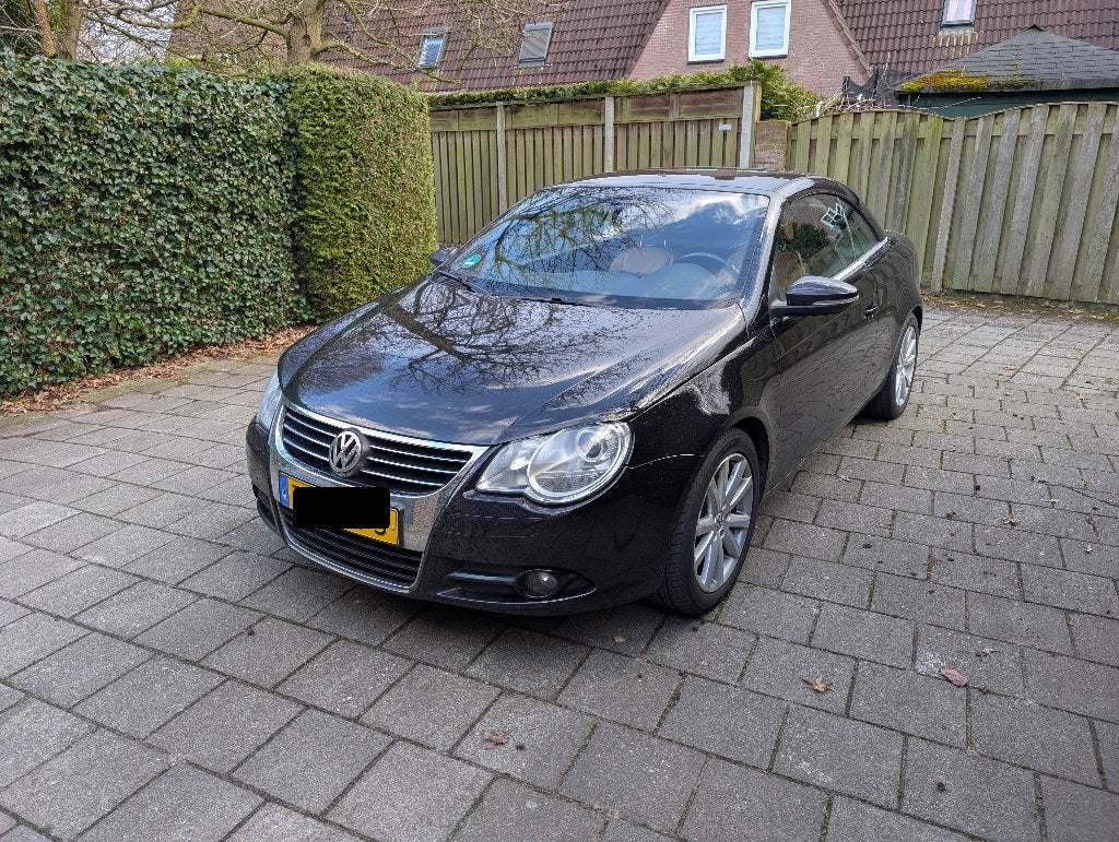 VW EOS 2.0 TSI Highline - AUT - 2e eig. - Dealer onderh., Auto's, Dealer onderhouden, 4 cilinders, 4 stoelen, Zwart