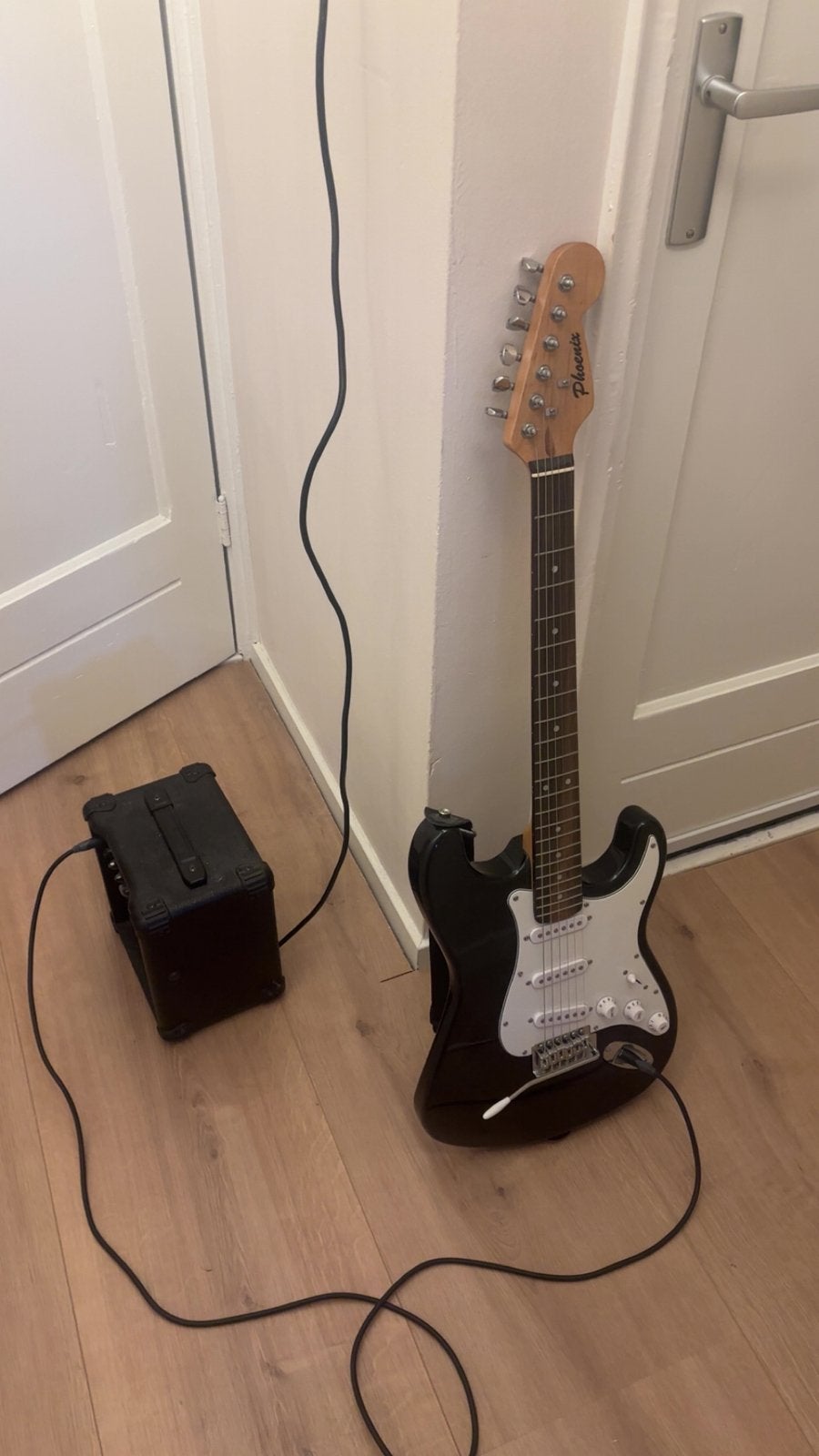 Pheonix gitaar + versterker., Ophalen of Verzenden, Zo goed als nieuw, Solid body, Overige merken