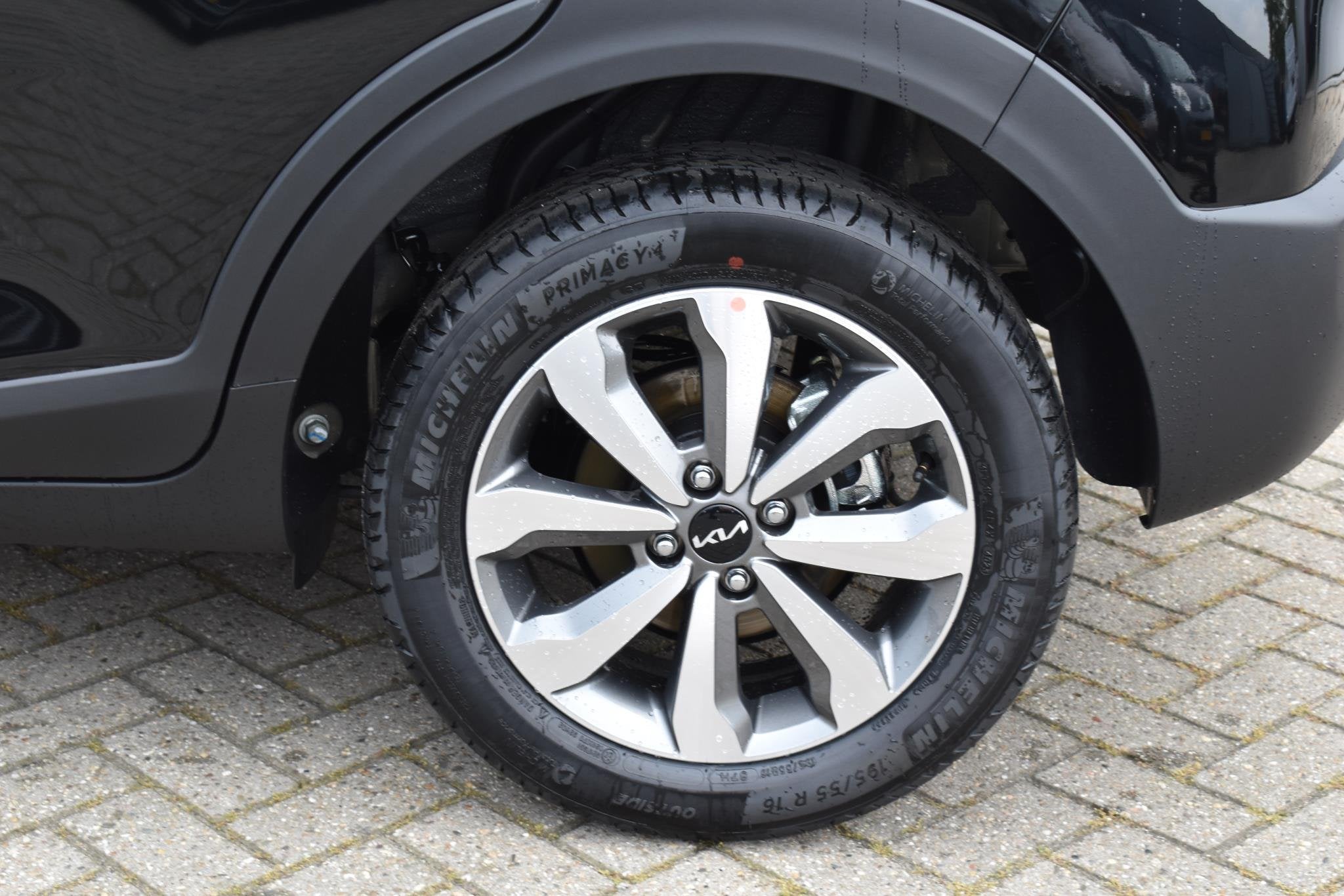 Kia Stonic 1.0 T-GDi MHEV DynamicPlusLine | LED-koplampen |, Auto's, Voorwielaandrijving, 710 kg, Zwart, Origineel Nederlands