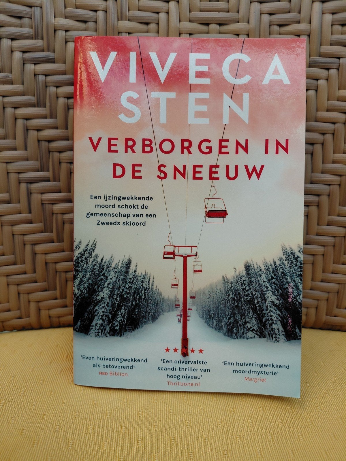 Verborgen in de sneeuw.  Viveca Sten, Boeken, Ophalen of Verzenden, Zo goed als nieuw