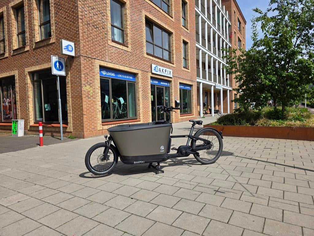 Elektrische Carqon bakfiets met deurtje hondenbakfiets, 4 kinderen of meer, Ophalen of Verzenden, Zo goed als nieuw, Info@carqon.nl