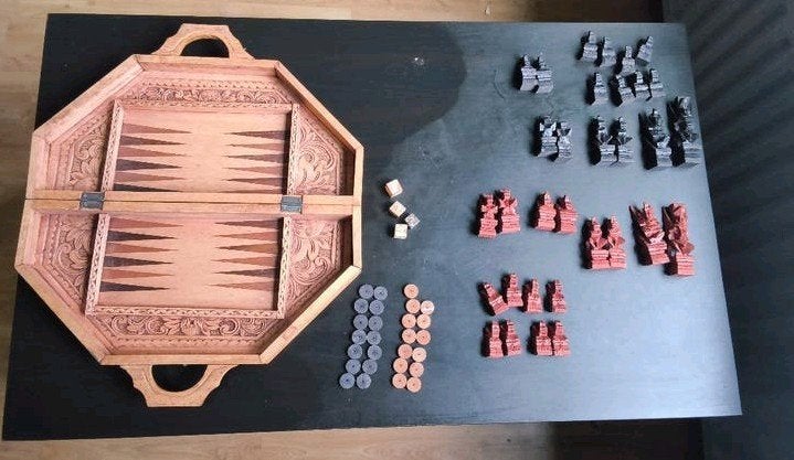 Traditioneel hout gesneden schaakspel en bagcammon, Ophalen of Verzenden, Minder dan 500 stukjes, Gebruikt, Schaken