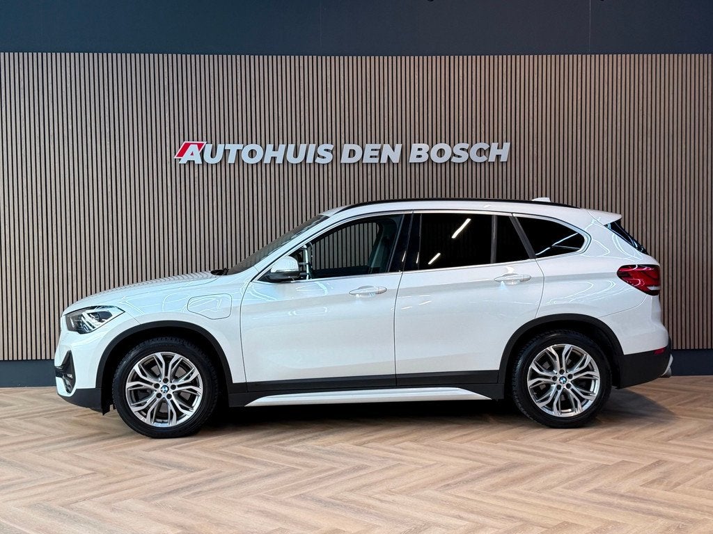 BMW X1 XDrive25e High Executive Sport Line 220PK, Auto's, BMW, 8 kWh, Gebruikt, Wit, Bedrijf
