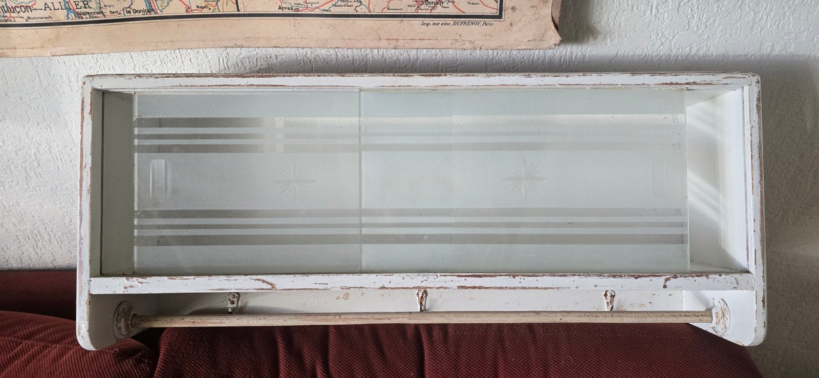 Superleuk oud klein hangkastje glazen schuifdeurtjes, Antiek en Kunst, Curiosa en Brocante, Ophalen of Verzenden