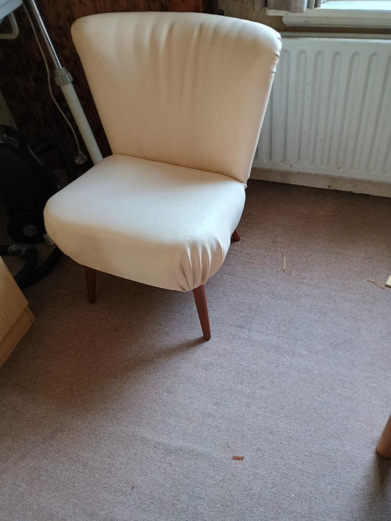 leuk  klein leren zit stoeltje, Huis en Inrichting, Ophalen, Gebruikt, Wit, Eén